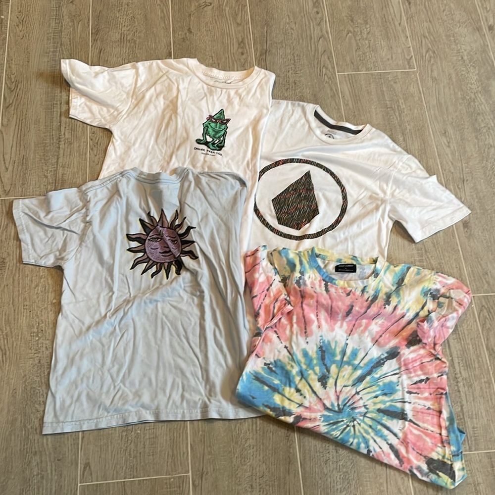 Bundle of Boys T-shirts Size range from Medium to XL